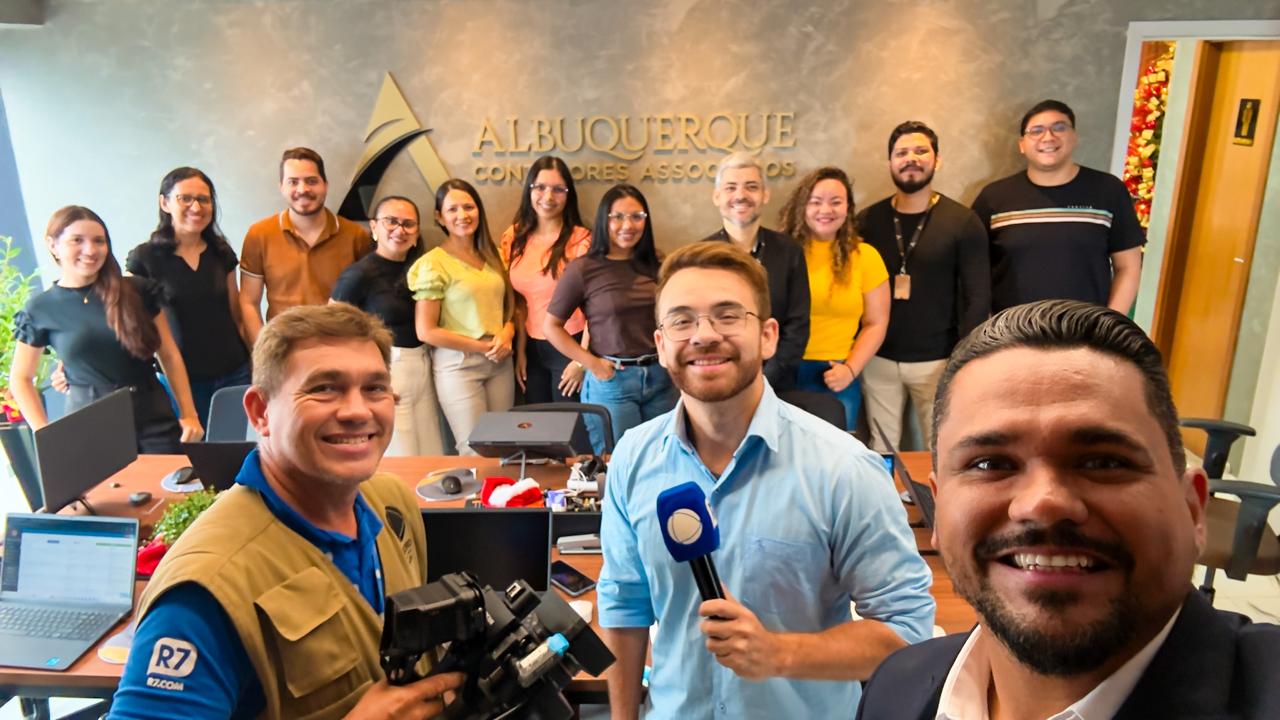 Equipe Albuquerque recebendo a Record no escritório
