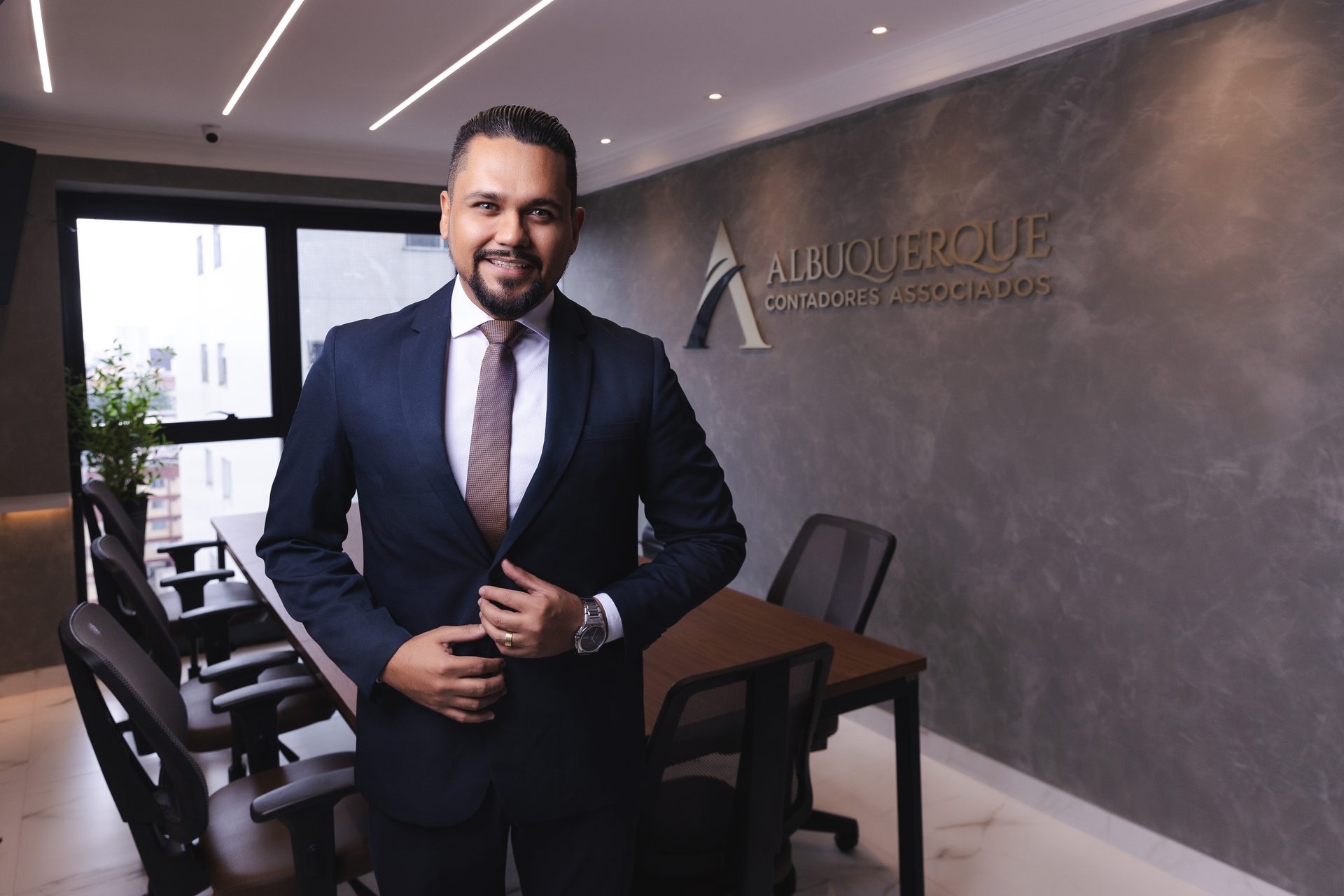Cleber Albuquerque no escritório